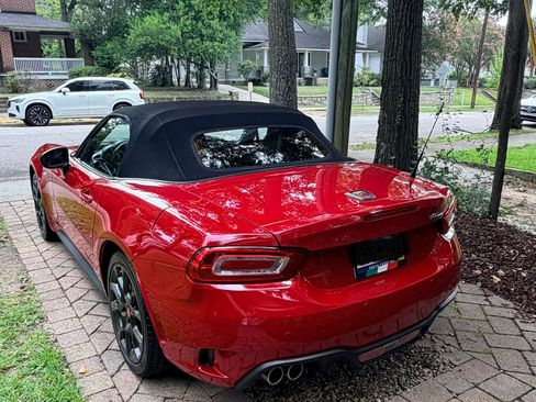 Used 2017 FIAT 124 Spider Abarth RWD image 11