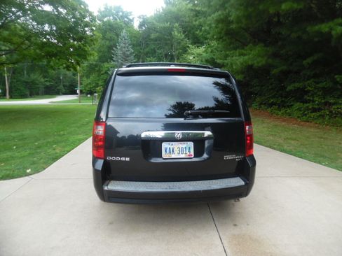 Used 2009 Dodge Grand Caravan SXT FWD image 4