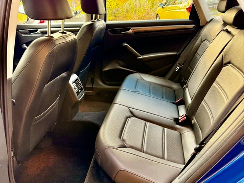 Used 2016 Volkswagen Passat 1.8T SE w/ Lighting Package (P06) image 11