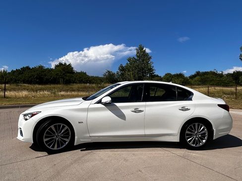 Used 2018 INFINITI Q50 Luxe w/ Essential Package (3.0T Luxe) AWD/4WD image 4