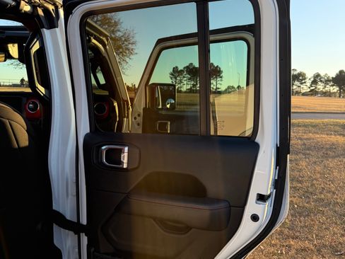 Used 2020 Jeep Gladiator Rubicon w/ Dual Top Group image 12