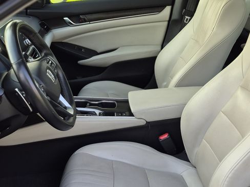 Used 2018 Honda Accord Touring image 17