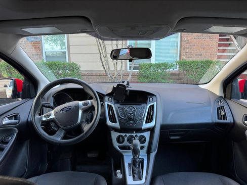 Used 2014 Ford Focus SE image 10