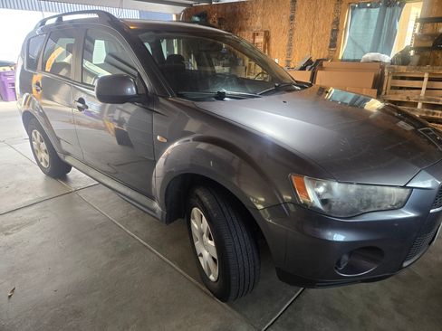 Used 2011 Mitsubishi Outlander ES image 10