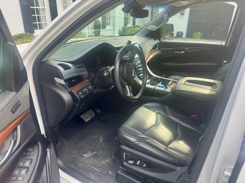 Used 2019 Cadillac Escalade Premium Luxury AWD/4WD image 5