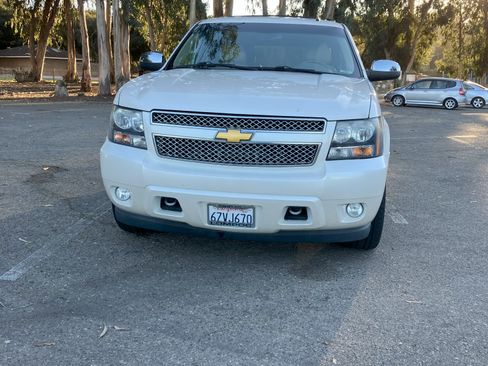 Used 2013 Chevrolet Tahoe LTZ image 2