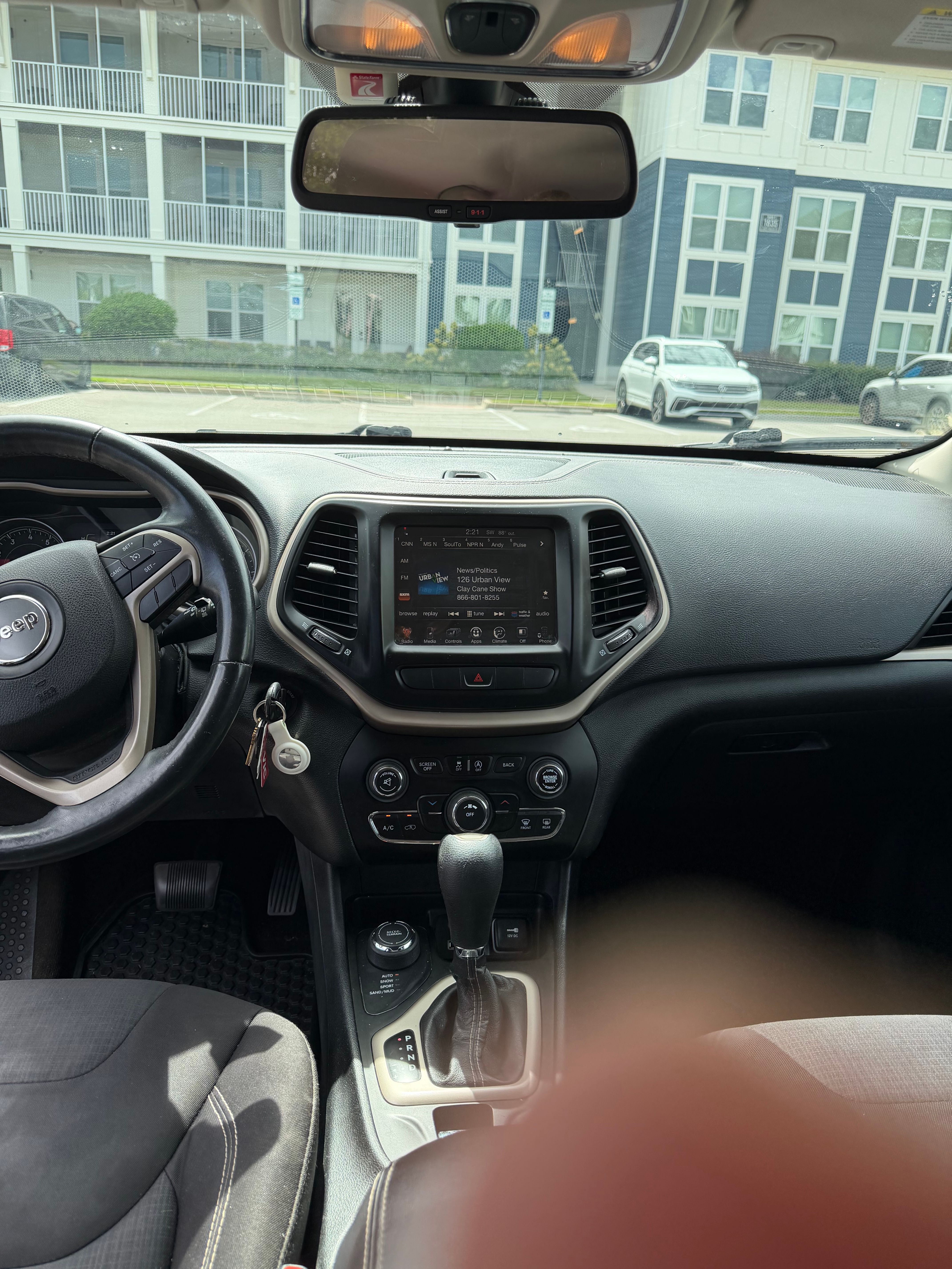 Used 2015 Jeep Cherokee Latitude w/ Cold Weather Group AWD/4WD image 5