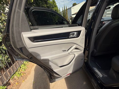 Used 2021 Porsche Cayenne Sport Utility 4D image 26