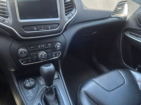 Used 2021 Jeep Cherokee Trailhawk AWD/4WD image 6