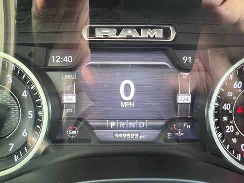 Used 2019 RAM 1500 Laramie AWD/4WD image 14