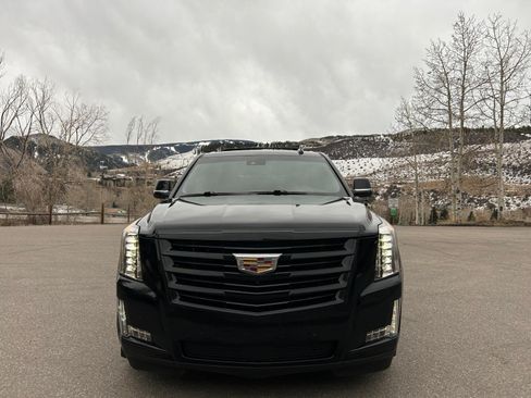 Used 2017 Cadillac Escalade ESV Platinum image 2