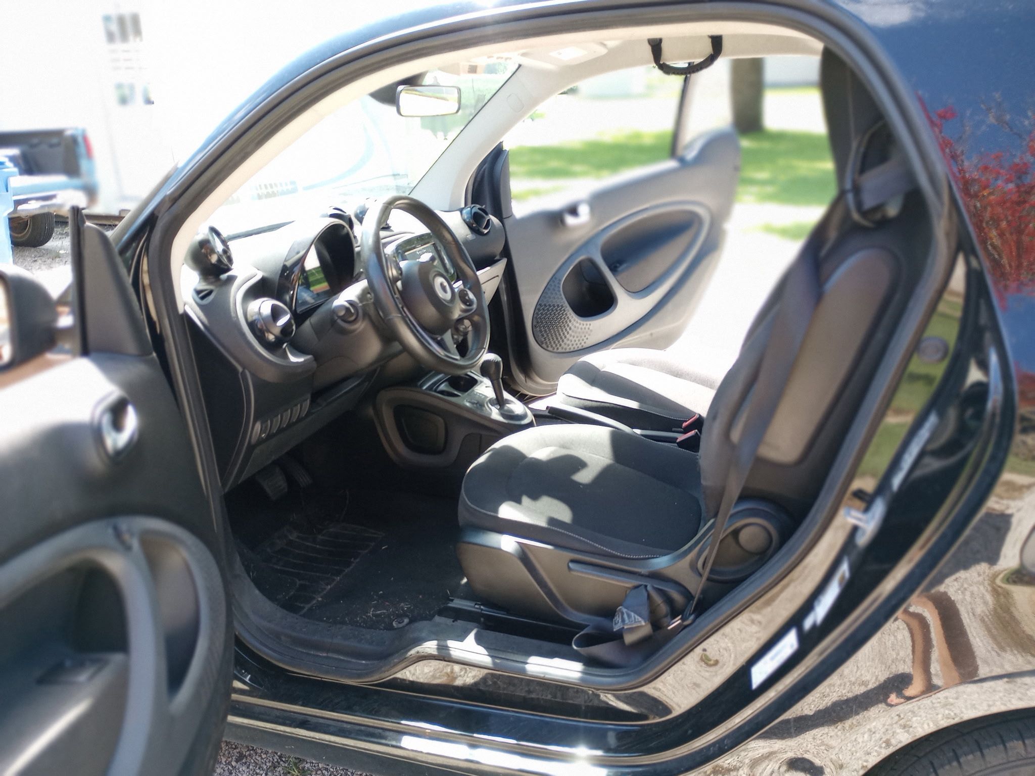 Used 2016 smart fortwo passion RWD image 4