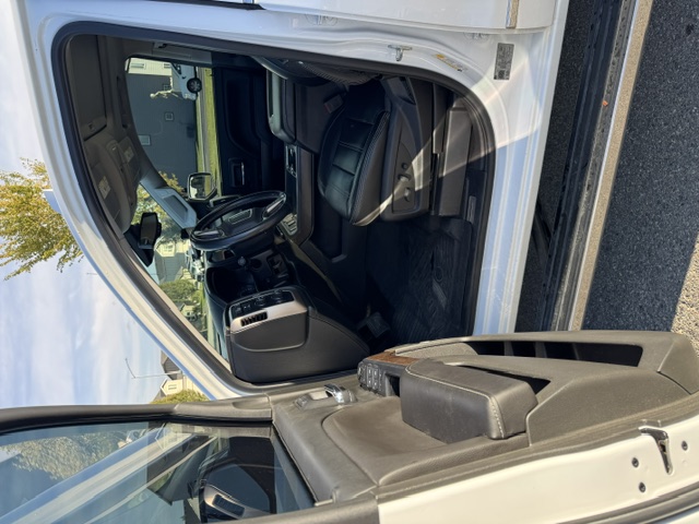 Used 2018 GMC Sierra 1500 Denali w/ Denali Ultimate Package AWD/4WD image 4