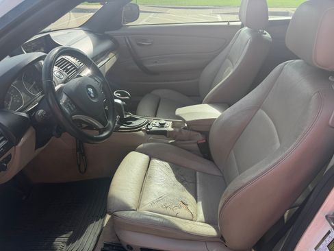 Used 2011 BMW 128i Convertible RWD image 14