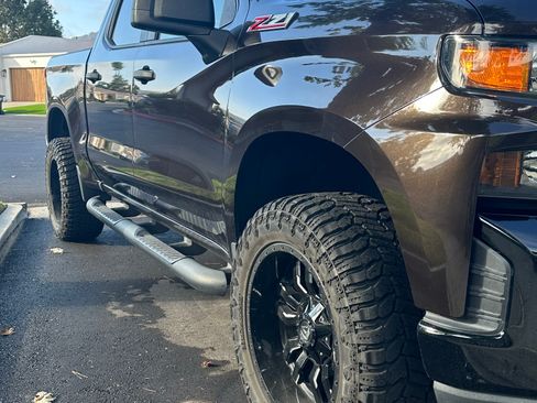 Used 2020 Chevrolet Silverado 1500 Custom Trail Boss w/ Custom Convenience Package image 2