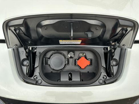 Used 2023 Nissan Leaf SV Plus image 23