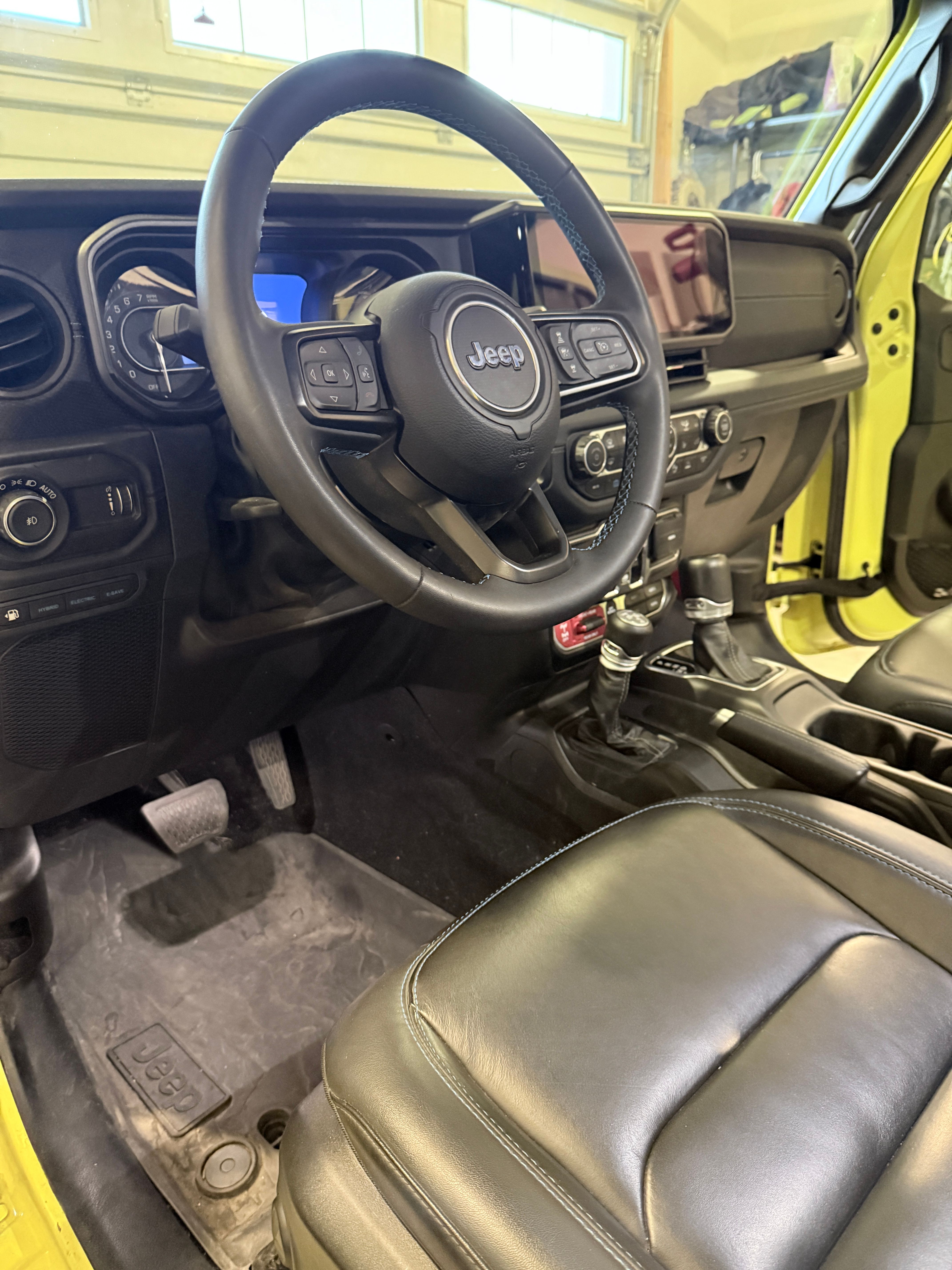 Used 2024 Jeep Wrangler Unlimited Rubicon 4xe AWD/4WD image 11