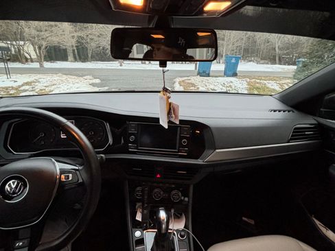 Used 2020 Volkswagen Jetta R-Line image 9