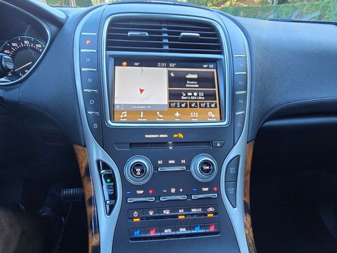 Used 2017 Lincoln MKX Reserve image 19