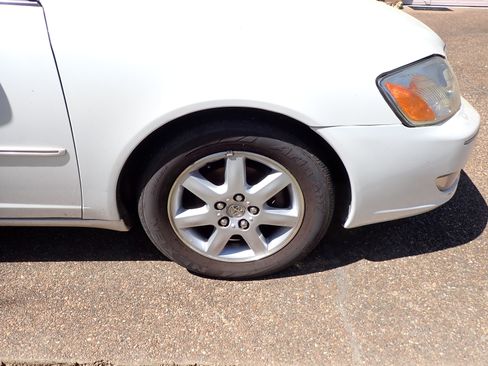 Used 2000 Toyota Avalon XLS image 5