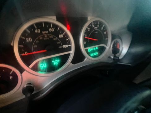 Used 2010 Jeep Wrangler Unlimited Sport image 17