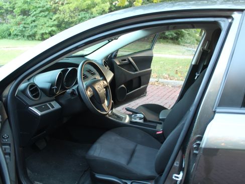 Used 2011 MAZDA MAZDA3 i Touring FWD image 19