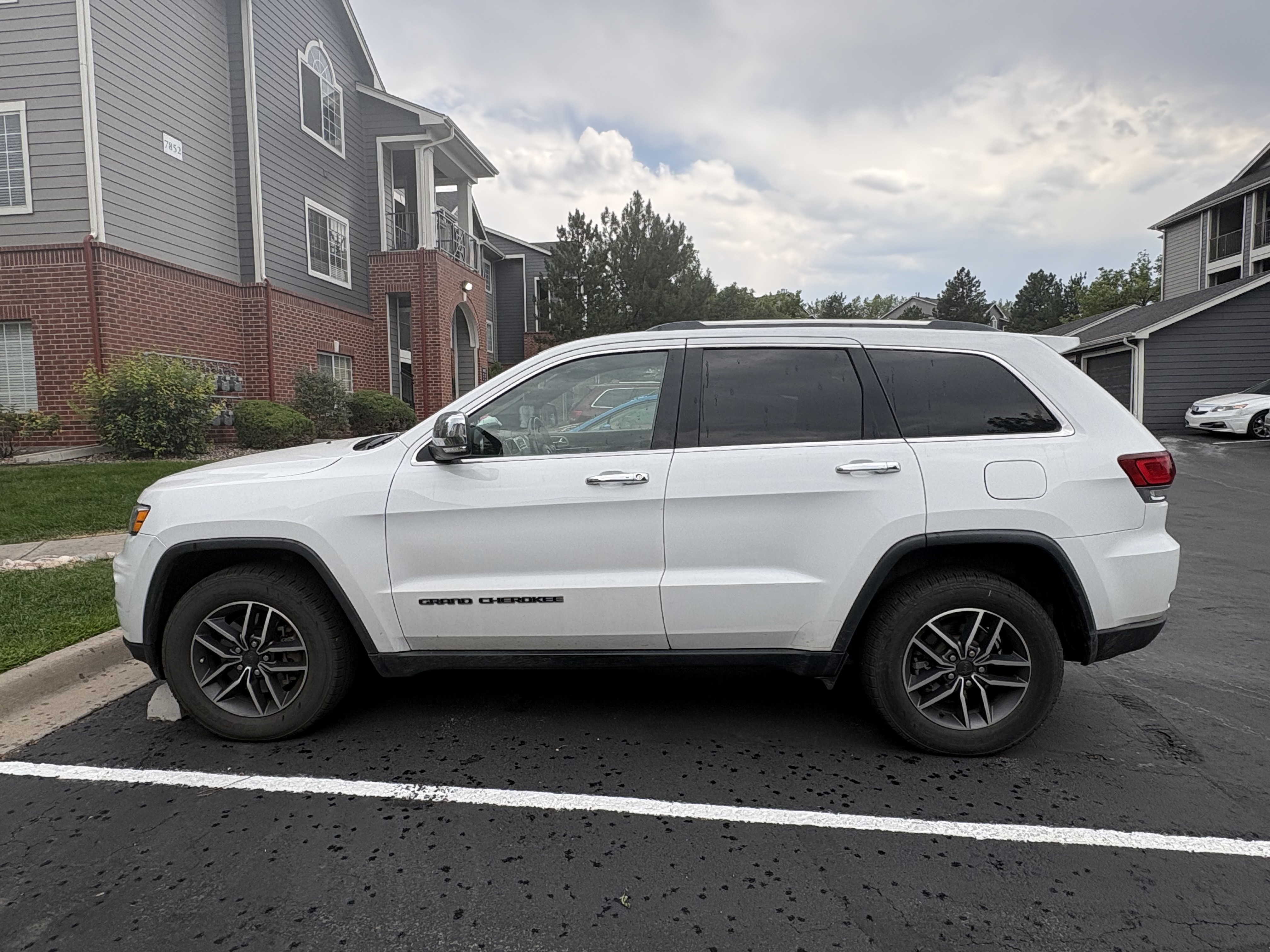 Used 2021 Jeep Grand Cherokee Limited AWD/4WD image 5