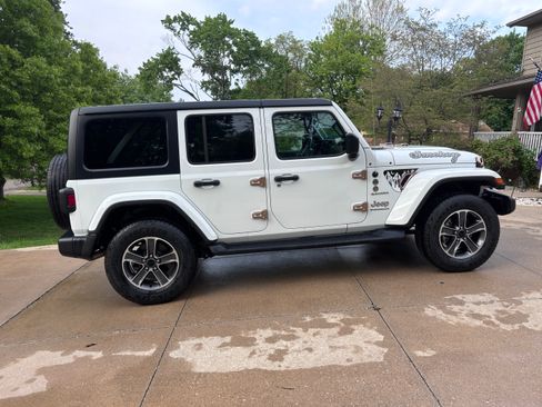 Used 2023 Jeep Wrangler Unlimited Sahara w/ Cold Weather Group AWD/4WD image 9