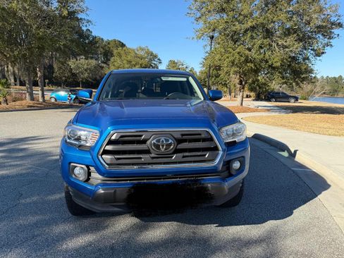 Used 2018 Toyota Tacoma SR5 image 4