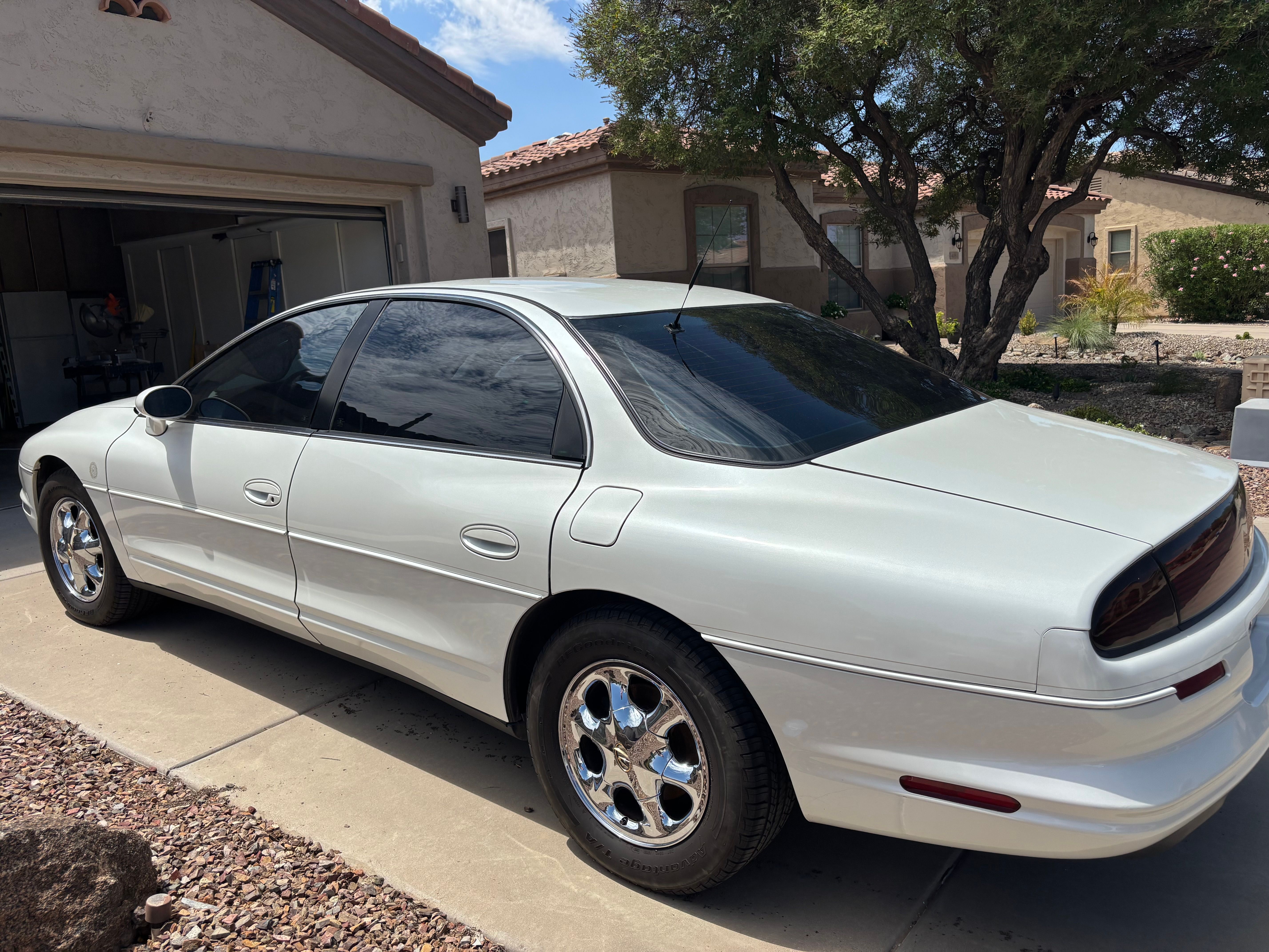 Used 1999 Oldsmobile Aurora FWD image 8