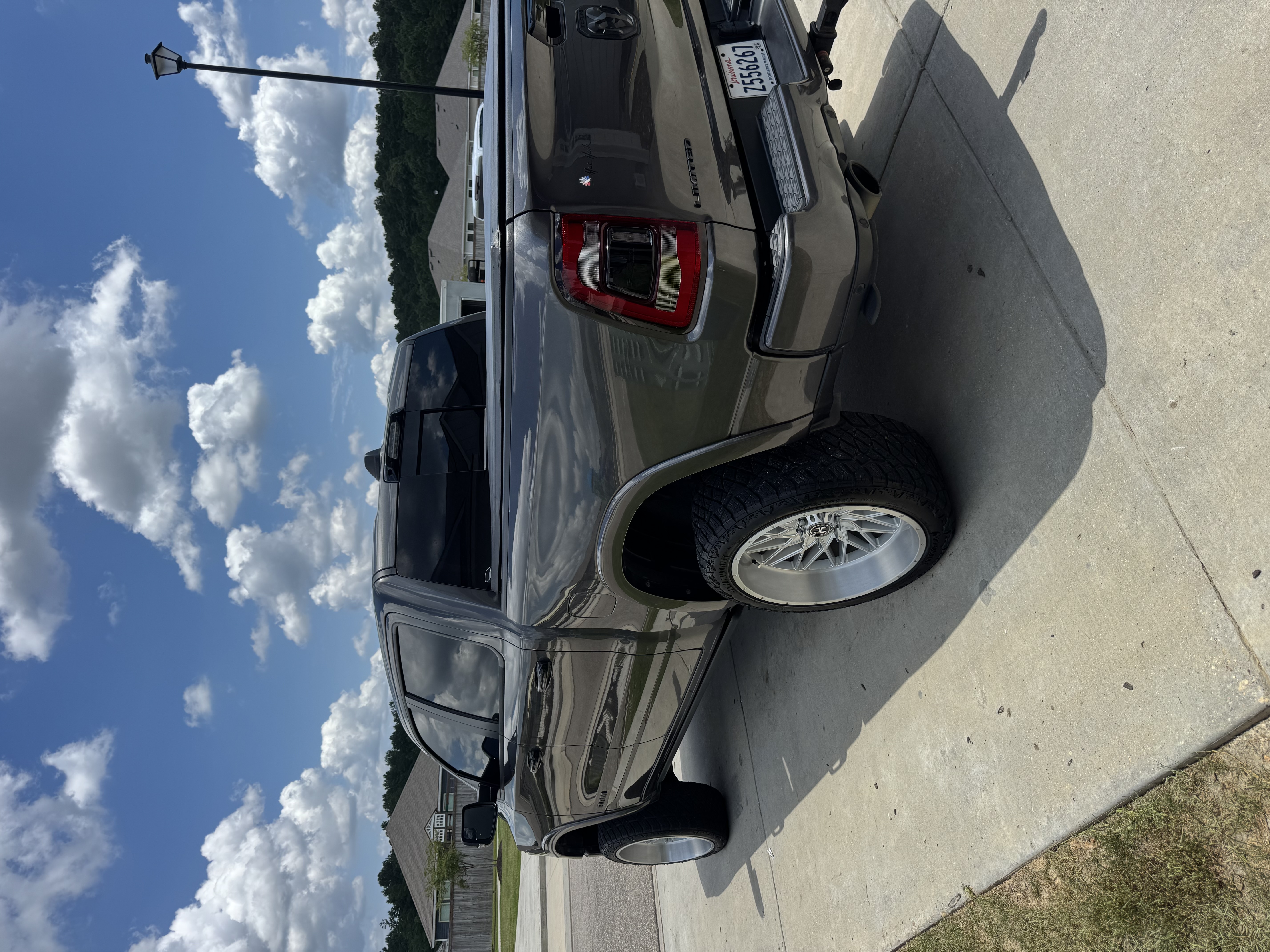 Used 2024 RAM 1500 Limited AWD/4WD image 2