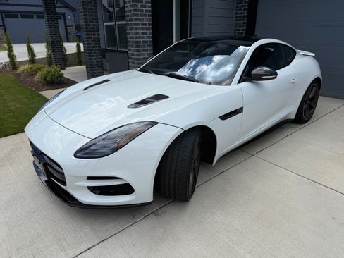 Used 2018 Jaguar F-TYPE R image 2