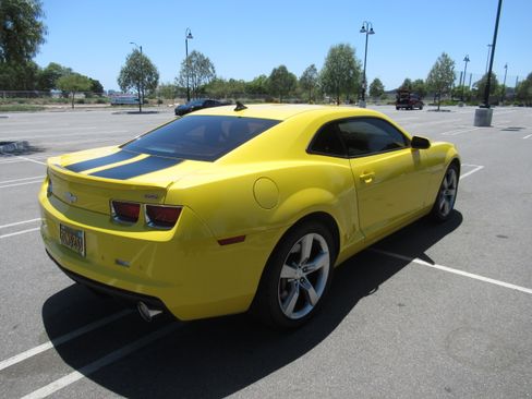 Used 2010 Chevrolet Camaro SS w/ RS Package RWD image 6