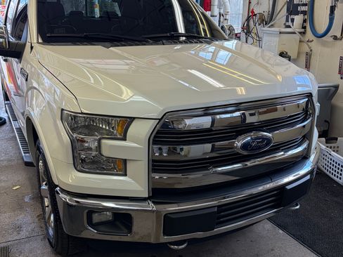 Used 2015 Ford F150 Lariat image 31