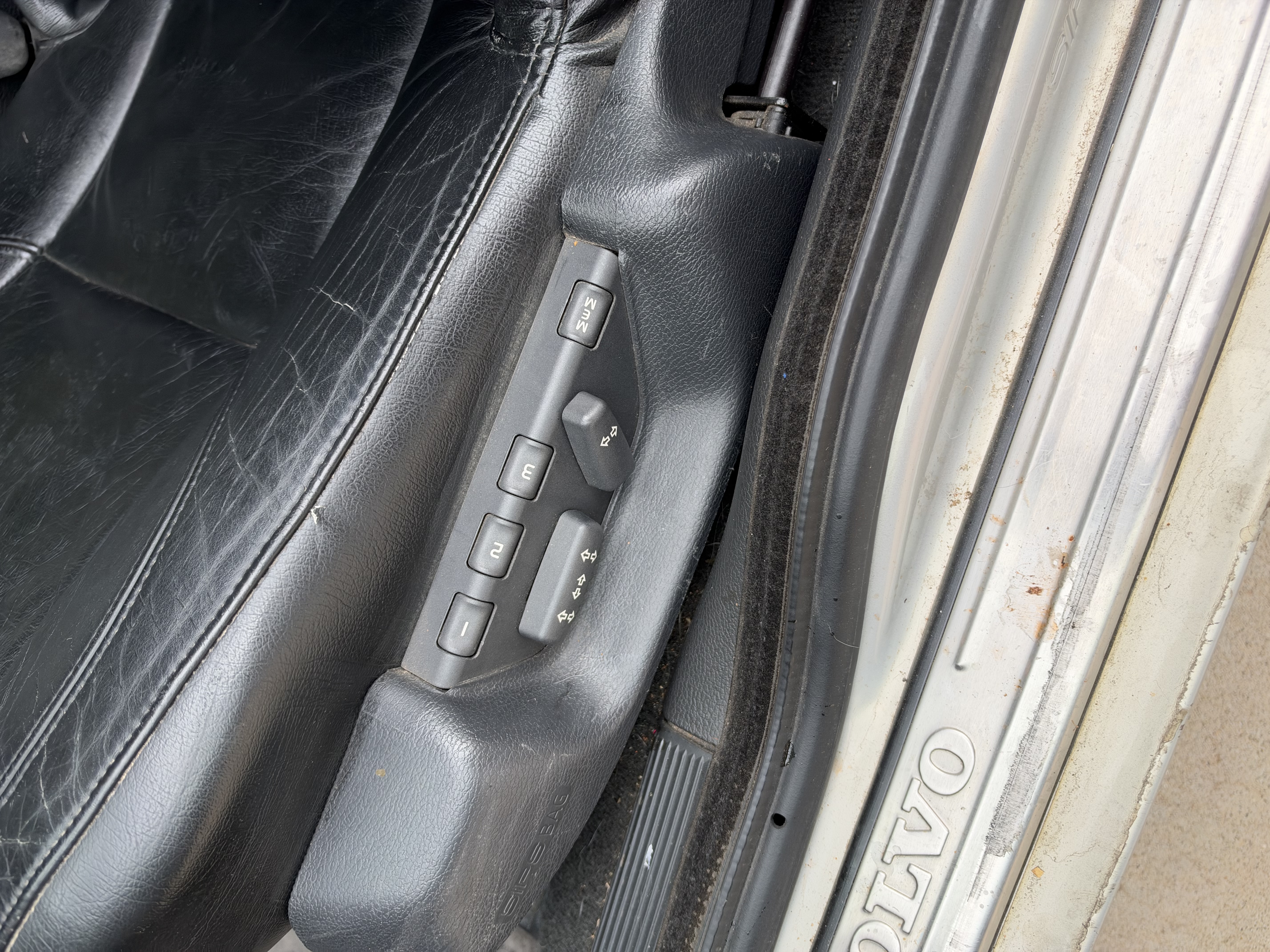 Used 2001 Volvo C70 HT FWD image 13
