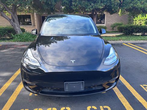 Used 2021 Tesla Model Y Long Range AWD/4WD image 2