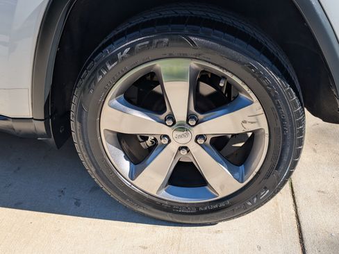 Used 2014 Jeep Grand Cherokee Limited w/ Trailer Tow Group IV image 13