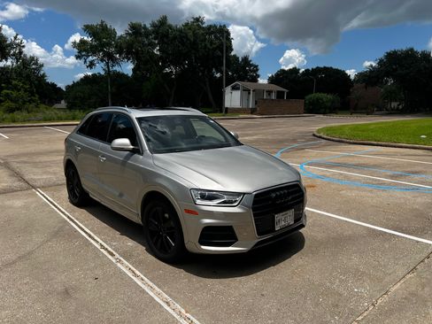 Used 2017 Audi Q3 2.0T Premium w/ Convenience Package FWD image 2