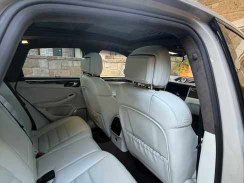 Used 2020 Porsche Macan Turbo image 19