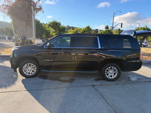 Used 2019 GMC Yukon XL SLT RWD image 1