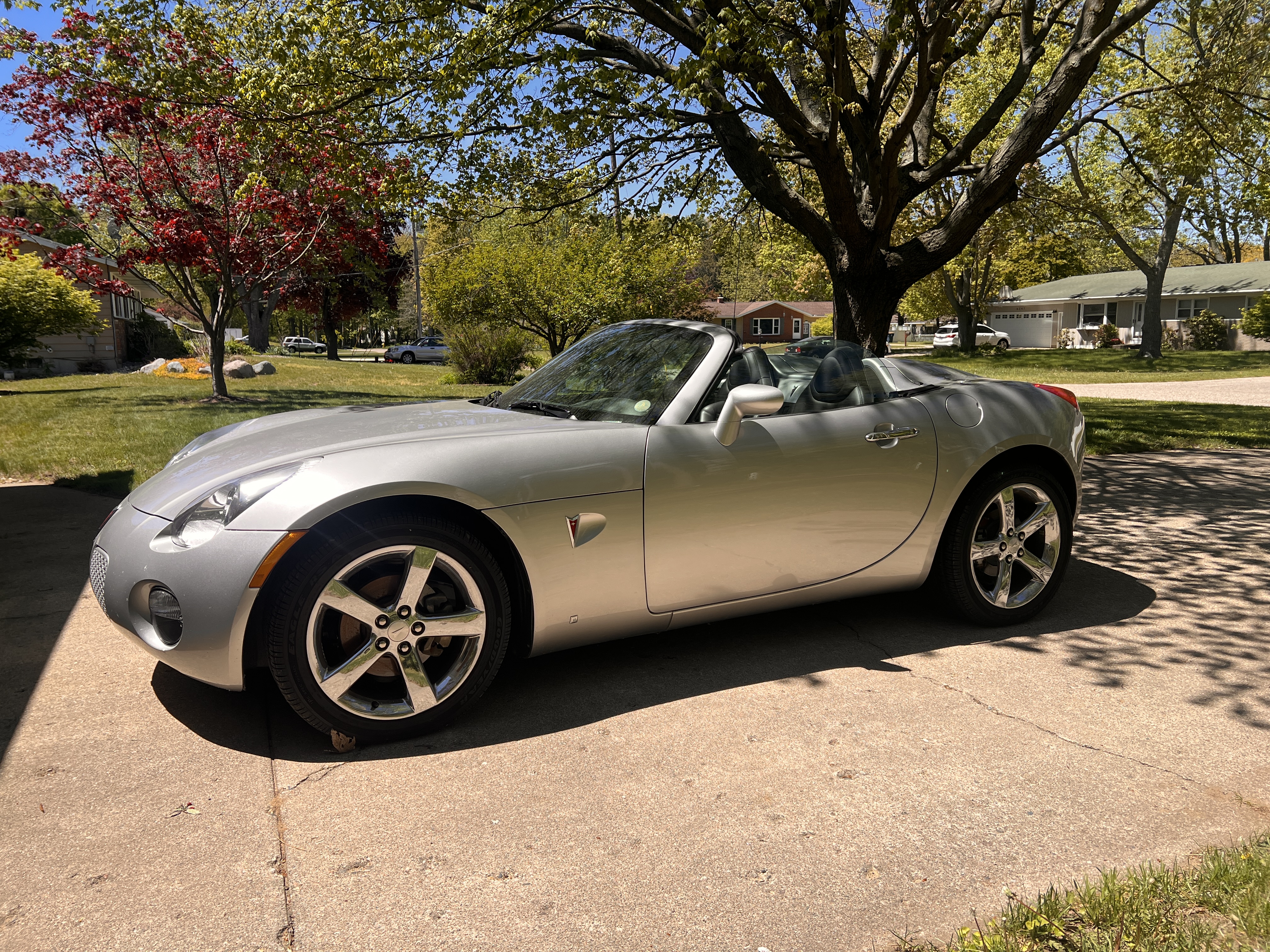 Used 2007 Pontiac Solstice Convertible w/ Premium Package RWD image 10