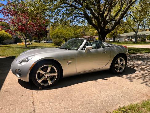 Used 2007 Pontiac Solstice Convertible w/ Premium Package RWD image 10