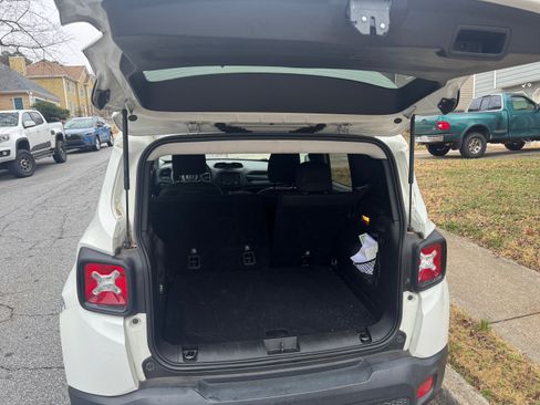 Used 2017 Jeep Renegade Altitude image 9