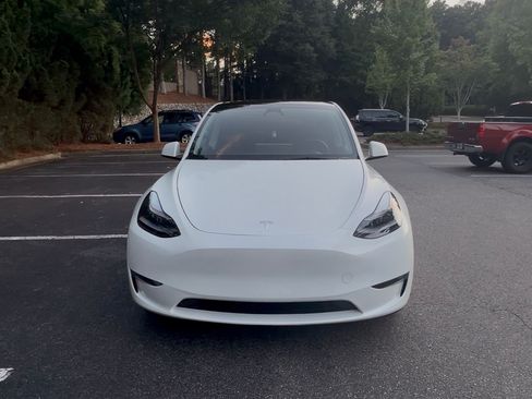 Used 2023 Tesla Model Y Long Range AWD/4WD image 2