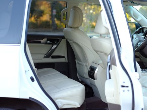 Used 2010 Lexus GX 460 image 8