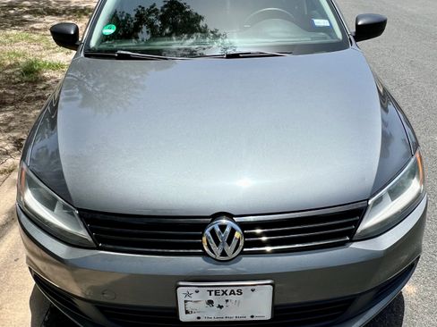 Used 2011 Volkswagen Jetta S FWD image 2