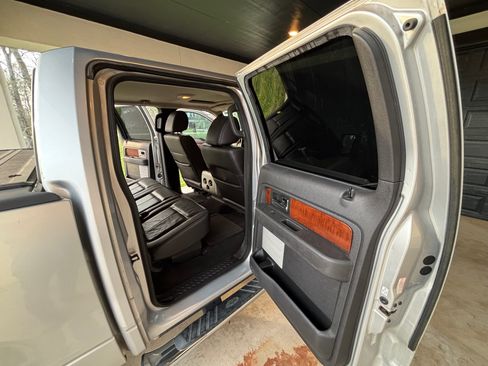 Used 2010 Ford F150 Lariat image 17