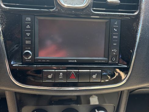 Used 2012 Chrysler 200 Limited FWD image 9