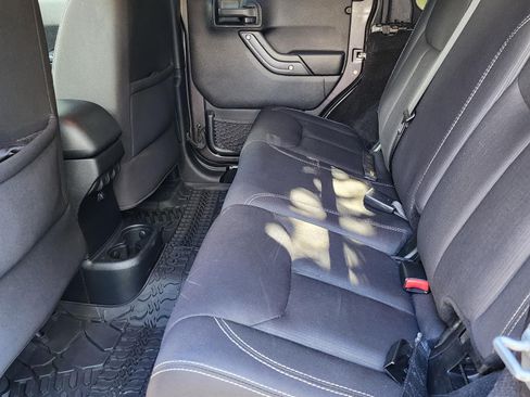 Used 2014 Jeep Wrangler Unlimited Rubicon w/ Connectivity Group image 10