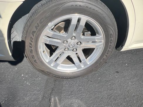 Used 2005 Dodge Magnum R/T w/ Convenience Group II image 4